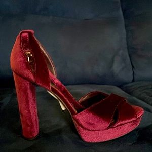 Heel is brand new never wore.